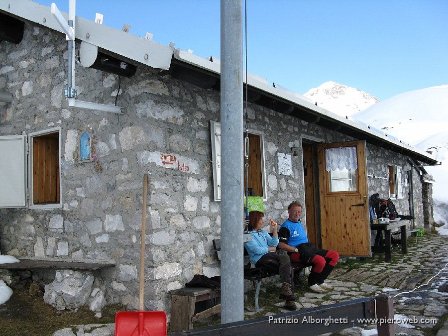 13 Adriana in compagnia di un gestore del Mistri del gruppo CAMOS di Gorno.JPG